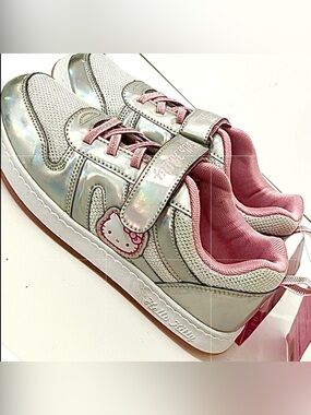 Hello Kitty Girls Sneakers Silver Pink US 5 EUR 36 NWT